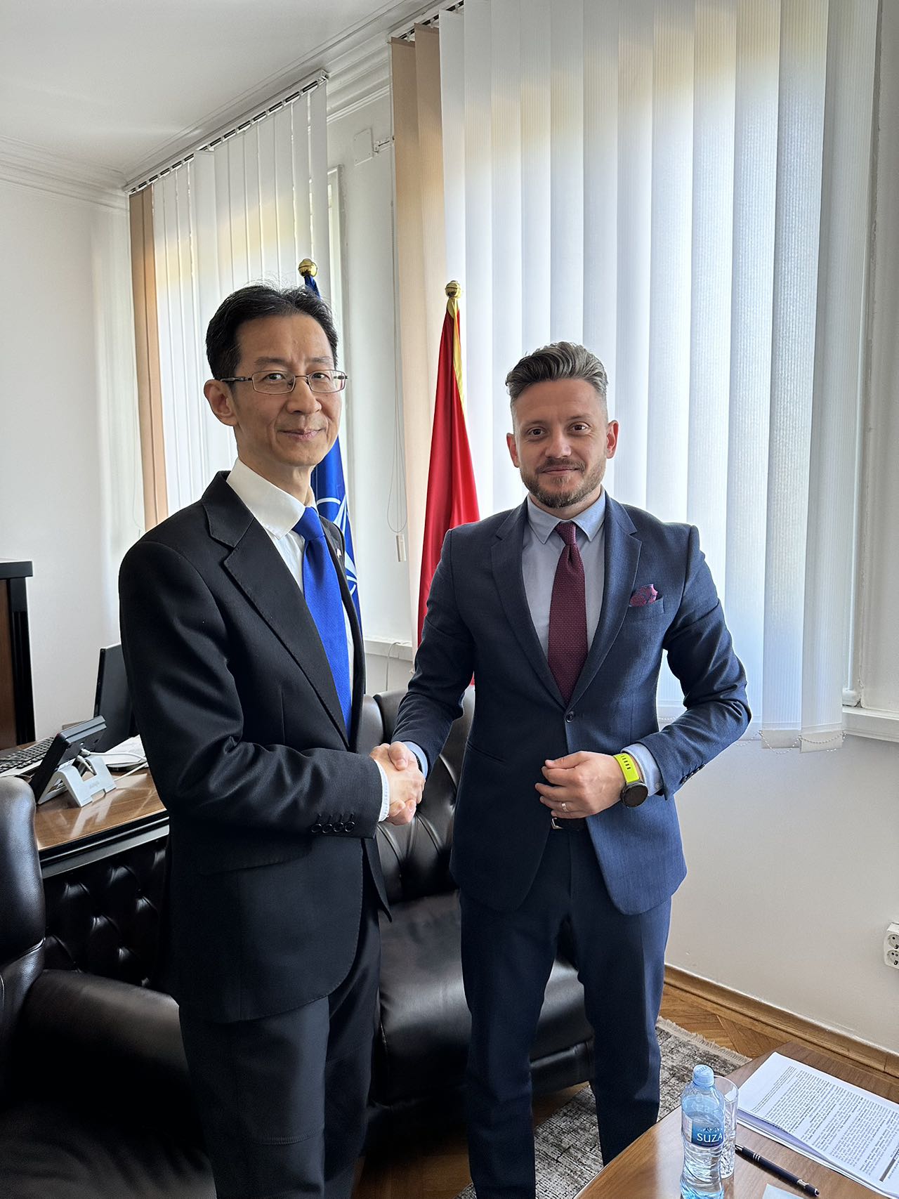 会见外交部秘书长.jpg